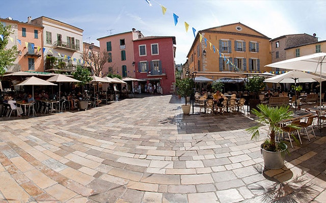 Voir les pizzerias à Valbonne (06560)